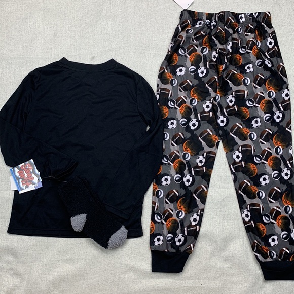 SLEEP ON IT Big Boys Sport Print 2 Piece Pajama Set with Cozy Socks Size S(6/7) - Picture 12 of 12